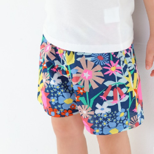 OZKIZ Pantalones Cortos Coreanos Premium para Niñas con Flores, Transpirables, de Poliéster/Algodón Estampado, Moda de Verano para Niñas de 2 a 7 Años, Venta al por Mayor - Product Image 1