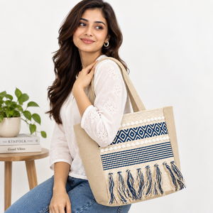 Sac fourre-tout bohème en toile avec motif brodé bleu et franges, style plage, ouverture supérieure, poignée d'été - Product Image 2