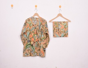 Nouveaux ensembles de pyjamas en coton tendance, en satin, longueur genou, boutonnés, imprimés à la main, respirants, pour l'été - Product Image 4