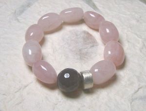 Pulsera de Resina de Moda Premium con Detalles Artísticos Hechos a Mano, Elegante Accesorio para la Muñeca para Ocasiones Especiales - Product Image 3