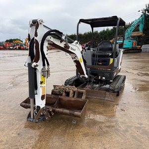 Mini-excavatrice compacte hydraulique sur chenilles Premium Bobcat E19 pour travaux de construction, d'aménagement paysager et d'installation d'installations. - Product Image 3