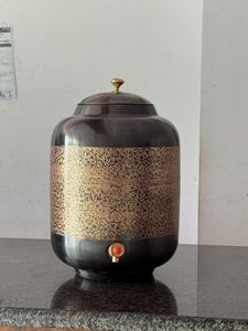 Dispensador de agua de cobre con boca ancha para un llenado rápido, limpieza y almacenamiento de agua de forma conveniente - Product Image 1