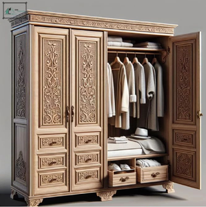 Armoire en bois vert peinte à la main, décorée de motifs classiques et de finitions dorées, disponible à prix de gros. - Product Image 2