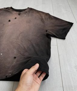 เสื้อยืดผู้ชายทรงโอเวอร์ไซส์ คุณภาพสูง แบบขาดๆ ซีดๆ สไตล์วินเทจ ล้างสีแบบแอซิด ทรงไหล่ตก ทรงเข้ารูป พิมพ์ลาย 3 มิติ - Product Image 3