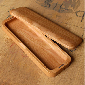 Estuche de madera para bolígrafo y organizador de escritorio con logotipo personalizado para uso en oficina o escritorio. - Product Image 6
