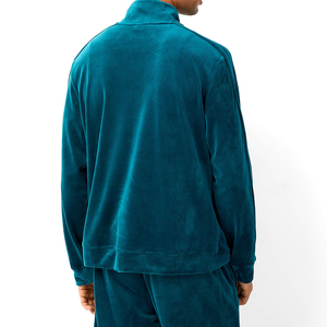 Conjunto deportivo de terciopelo para hombre de dos piezas con chaqueta con cremallera completa y pantalones jogger de corte ajustado. Elegante conjunto deportivo de terciopelo para hombre. - Product Image 3