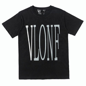 เสื้อยืดแขนสั้นผู้ชายพิมพ์ลาย V เรืองแสงด้านหลัง คอกลม ทรงปกติ สีเทาและสีดำ - Product Image 2