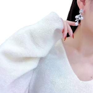 Pendientes Colgantes de Plata de Ley S925 de 11-12 mm con Luz Fría Similares a la Perla Blanca Australiana Producto de Alta Calidad Impecable - Product Image 5