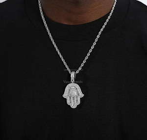 Elegante colgante de moissanita chapado en oro de 5,9 cm de largo y 3,5 cm de ancho para mujer, diseño personalizado, OEM, ODM, proveedor de joyería al por mayor - Product Image 2