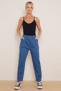 Jeans pour femmes en gros, pantalons cargo en denim extensible, vêtements avec logo personnalisé, nouveau design avec grandes poches, matière douce et respirante - Product Image 2
