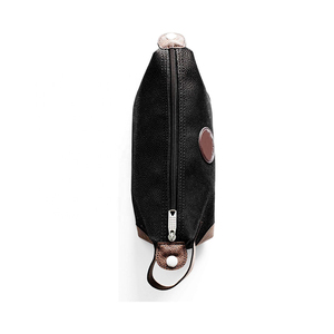 Neceser Minimalista de Cuero Negro, Forma Rectangular, Almacenamiento Duradero para Uso en el Baño - Product Image 2