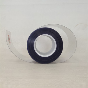 Rouleau <span class=keywords><strong>de</strong></span> <span class=keywords><strong>film</strong></span> rétractable personnalisé en PVC/PVDC pour un emballage sécurisé des bouteilles, <span class=keywords><strong>film</strong></span> haute transparence, prend en charge les logos, les couleurs, les tailles et la perforation - Product Image 4