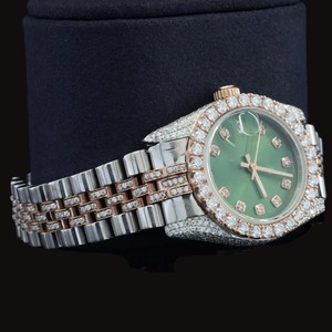 Reloj de pulsera de cuarzo de 41 mm con esfera verde y diamantes de moissanita, diseño de última generación para hombre, con fecha automática y detalles incrustados. - Product Image 6