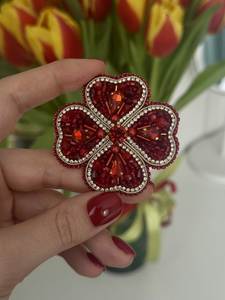 Broche de margarita bordado a mano con cuentas para uso informal y formal - Product Image 6
