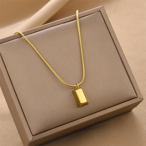 Collier pendentif en acier titane de style cool version coréenne, petite brique d'or, accessoires de mode populaires avec un design de niche - Product Image 2