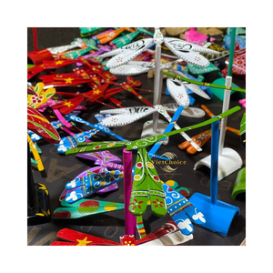 Juego de Figuras de Pavo Real de Madera Hechas a Mano, Arte Folclórico Pintado, Decoración del Hogar con Temática Animal, Decoración Artesanal Multicolor - Product Image 3