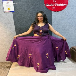 Nuevo conjunto de lehenga de rayón y algodón con bordado a mano, detalles de espejo y bolsillo, y blusa sin mangas con vuelo completo - Exportador indio - Product Image 1