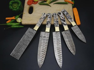 Ensemble de couteaux de chef en acier Damas forgé à la main avec manche en bois, style japonais, ambidextre, finition satinée pour une utilisation en cuisine - Product Image 6