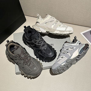 Vente en gros de baskets épaisses à logo personnalisé LED, nouvelle mode rehaussée pour hommes et femmes, chaussures de sport décontractées pour la marche - Product Image 1