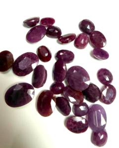 Gema de Rubí Natural con Corte Esmeralda Facetado de Tamaño Libre |   Piedra de Rubí Roja Suelta para Joyería y Venta al por Mayor - Product Image 2