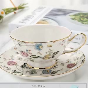 Ensemble tasse et soucoupe à café en porcelaine fine à motif floral épanoui de haute qualité - Product Image 4