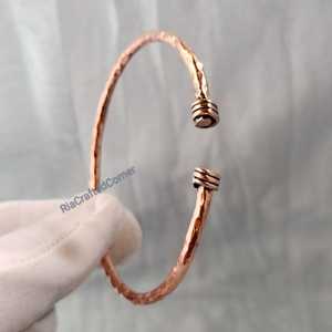 Brazalete Ajustable de Alambre de Cobre Martillado, Estilo Étnico - Product Image 2