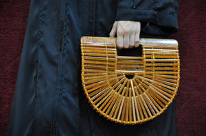 Pochette de soirée de luxe en acrylique doré scintillant en forme d'éventail, sac rigide de créateur pour mariage et événements, sac de déclaration - Product Image 6