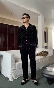 Pijamas de Terciopelo Europeo, Adecuados para Hombres y Mujeres, Traje Negro con Cadena de Diamantes, Pantalones de Manga Larga, Ropa de Calidad - Product Image 1