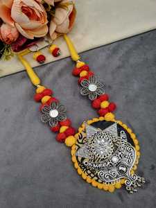 Ensemble collier et boucles d'oreilles assorties en argent oxydé, motif floral, fait main, style ethnique tribal, bijoux élégants - Product Image 3