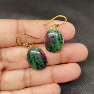 Boucles d'oreilles pendantes en laiton doré avec pierre précieuse naturelle Zoisite rubis, cadeau de mariage, bijoux - Product Image 1