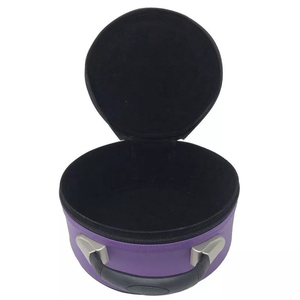 Estuche para Gorra de Caballero Templario Personalizado, en Cuero Morado con Interior Negro y Asas Plateadas, en Venta - Product Image 3