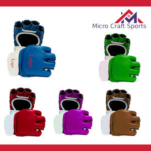 Gants de boxe et de MMA professionnels en cuir PU avec logo personnalisé, fermeture réglable, antidérapants, sangle de poignet ajustable, fabriqués au Pakistan - Product Image 2