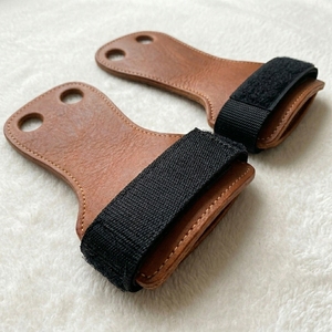 Poignées de gymnastique en cuir avec 2 trous, fermeture à boucle réglable pour la musculation, protection des paumes, unisexe, entraînement de force - Product Image 2