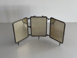 Miroir sur pied vintage à trois volets avec cadre métallique, design traditionnel décoratif, réflexion double face - Product Image 3