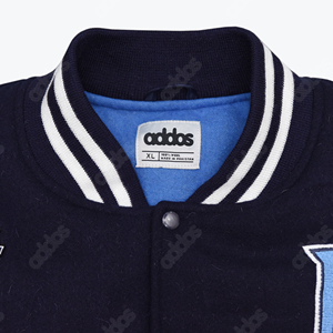 เสื้อแจ็คเก็ตวาร์ซิตี้ผู้ชายแบบมีโลโก้สั่งทำพิเศษ ตัวเสื้อทำจากผ้าขนสัตว์ แขนเสื้อทำจากหนัง PU ปักลายคุณภาพสูง เสื้อแจ็คเก็ตบอมเบอร์สไตล์วิทยาลัย - Product Image 5