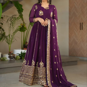Vestido de fiesta Anarkali bordado con lentejuelas y zari, con dupatta. - Product Image 1