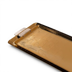 Bandeja Decorativa Rectangular Dorada Artesanal con Textura Martillada y Patrón Geométrico, Plato de Servir Moderno y Lujoso para Mesa - Product Image 5