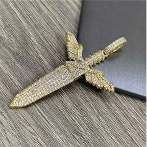 Colgante de Lujo para Hombre, Chapado en Oro de 18k sobre Plata de Ley, con Micro Pavé de Moissanita, Diseño de Alas de Espada, Estilo Hip Hop Rapper Bling - Product Image 6