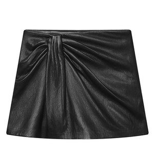 Jupe mini trapèze en cuir taille haute pour femme, froncée devant, couleur unie brillante, design minimaliste, toutes saisons - Product Image 1