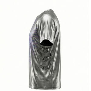 Camiseta moderna de streetwear con estampado puff de circuito cibernético, estilo urbano futurista, premium, MALUZA INDUSTRIES. - Product Image 4