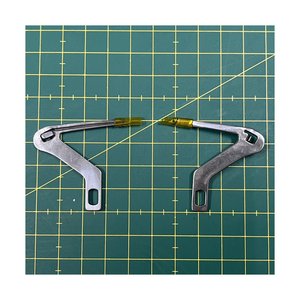 141000239 PIÈCES DE MACHINE À COUDRE DOMESTIQUE MÉNAGÈRE LOOPER INFÉRIEUR - Product Image 1