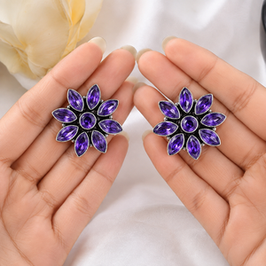 Fournisseur en gros Boucles d'oreilles clous fleur en améthyste violette serties clos |   Fait main en laiton, plaqué argent antique, style bohème pour femmes - Product Image 1