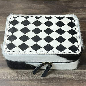 New Hand Tooled Cowhide Leather Jewelry & Cosmetic <b>Storage</b> Case With Checkered Pattern Top Zipper Travel Organizer Wholesale <b>Box</b> - Product Image 4