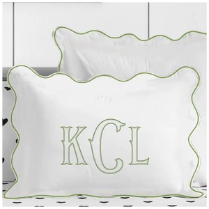 Housse de coussin rectangulaire blanche avec bordure bleue, monogramme brodé personnalisé, CMC Classic Home Decor - Product Image 3