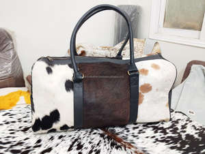 Bolsa de Lona de Cuero Vacuno Premium al por Mayor con Pelo, Cierre de Cremallera, Multifuncional, Unisex LHDB-0186 - Product Image 3