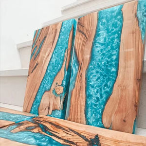 Planche à charcuterie en bois et époxy de luxe faite à la main Formes personnalisées et options de couleur pour la cuisine et le service - Product Image 1