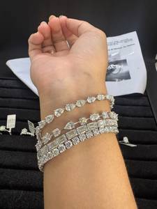 Pulsera de tenis de plata de ley con moissanita de corte esmeralda engastada en punta, chapado contemporáneo en rodio/oro amarillo/oro rosa, nombre personalizado - Product Image 3