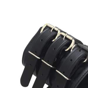Arnés de sujeción trasero de piel de oveja auténtica con esposas para muñecas de 4.5 cm de ancho con detección de aguja para juegos de control - Product Image 6