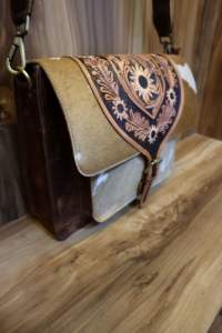 Bolso de mano de cuero con pelo de vaca grabado estilo occidental único para mujer, hecho a mano, estilo vintage, tipo bandolera - Product Image 2