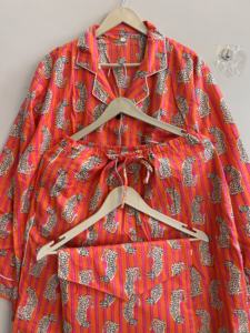 Ensemble de pyjama pour femmes avec chemise et pantalon en coton, imprimé animal, avec pochette, confortable pour se détendre et dormir - Product Image 4